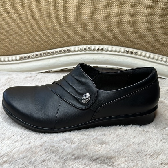 Clarks | Hope Roxanne Black Shoes, Size 7.5 - Picture 4 of 15
